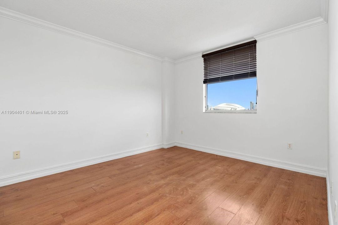 Active With Contract: $315,000 (3 beds, 2 baths, 1188 Square Feet)