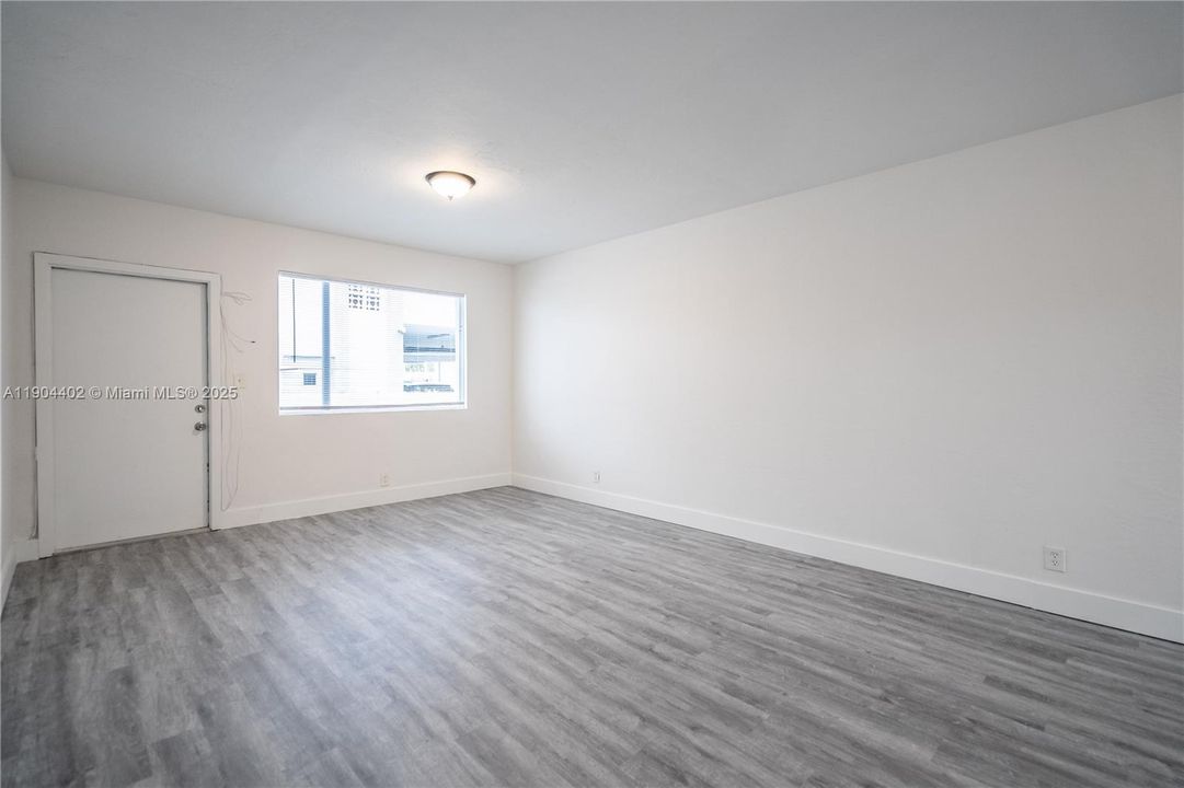 Recently Rented: $1,800 (1 beds, 1 baths, 990 Square Feet)