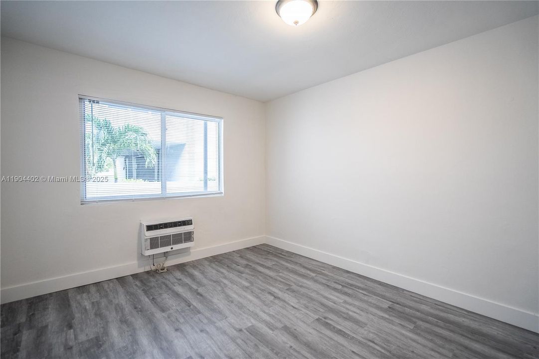 Recently Rented: $1,800 (1 beds, 1 baths, 990 Square Feet)