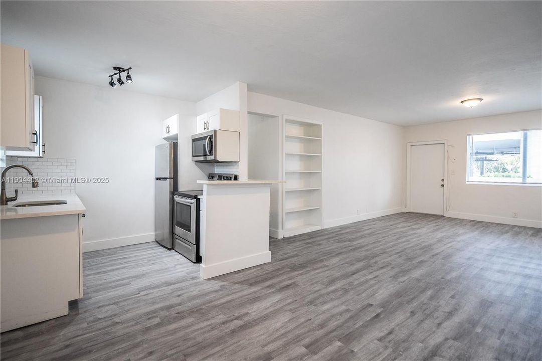 Recently Rented: $1,800 (1 beds, 1 baths, 990 Square Feet)