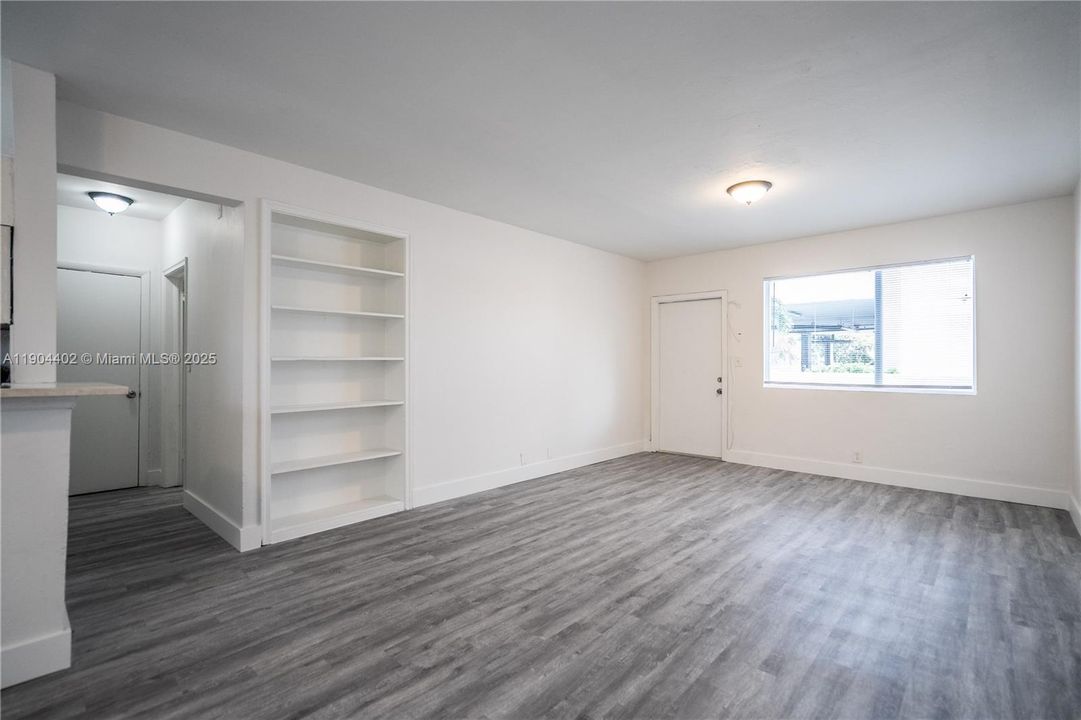 Recently Rented: $1,800 (1 beds, 1 baths, 990 Square Feet)