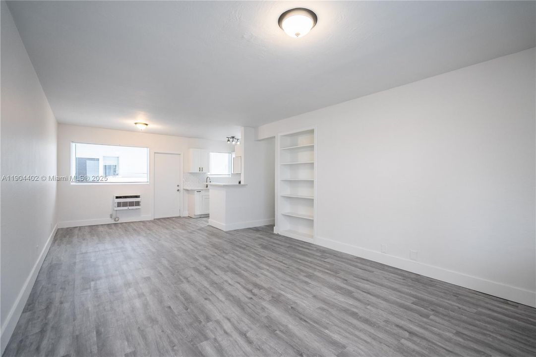 Recently Rented: $1,800 (1 beds, 1 baths, 990 Square Feet)