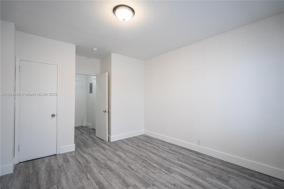 Recently Rented: $1,800 (1 beds, 1 baths, 990 Square Feet)