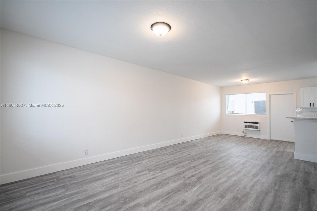 Recently Rented: $1,800 (1 beds, 1 baths, 990 Square Feet)