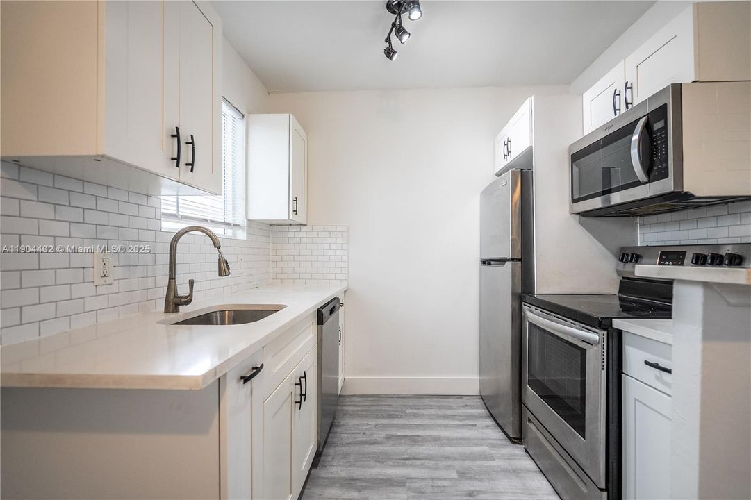 Recently Rented: $1,800 (1 beds, 1 baths, 990 Square Feet)