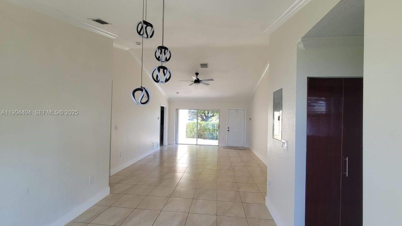 For Sale: $550,000 (3 beds, 2 baths, 1205 Square Feet)