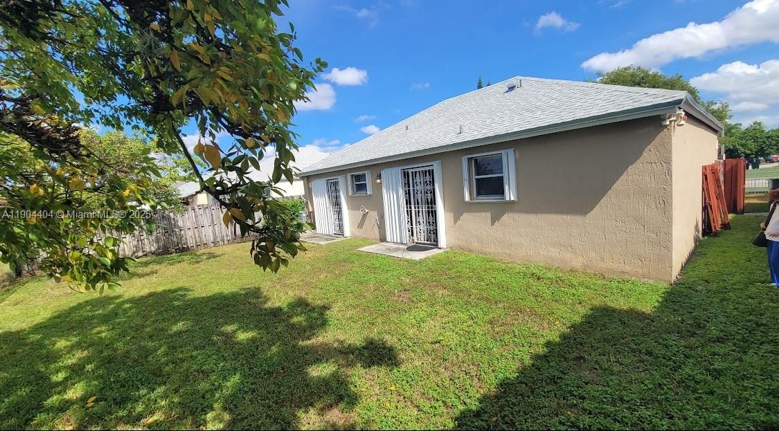 For Sale: $550,000 (3 beds, 2 baths, 1205 Square Feet)