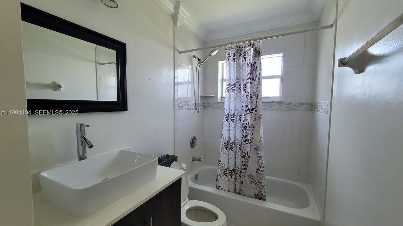 For Sale: $550,000 (3 beds, 2 baths, 1205 Square Feet)