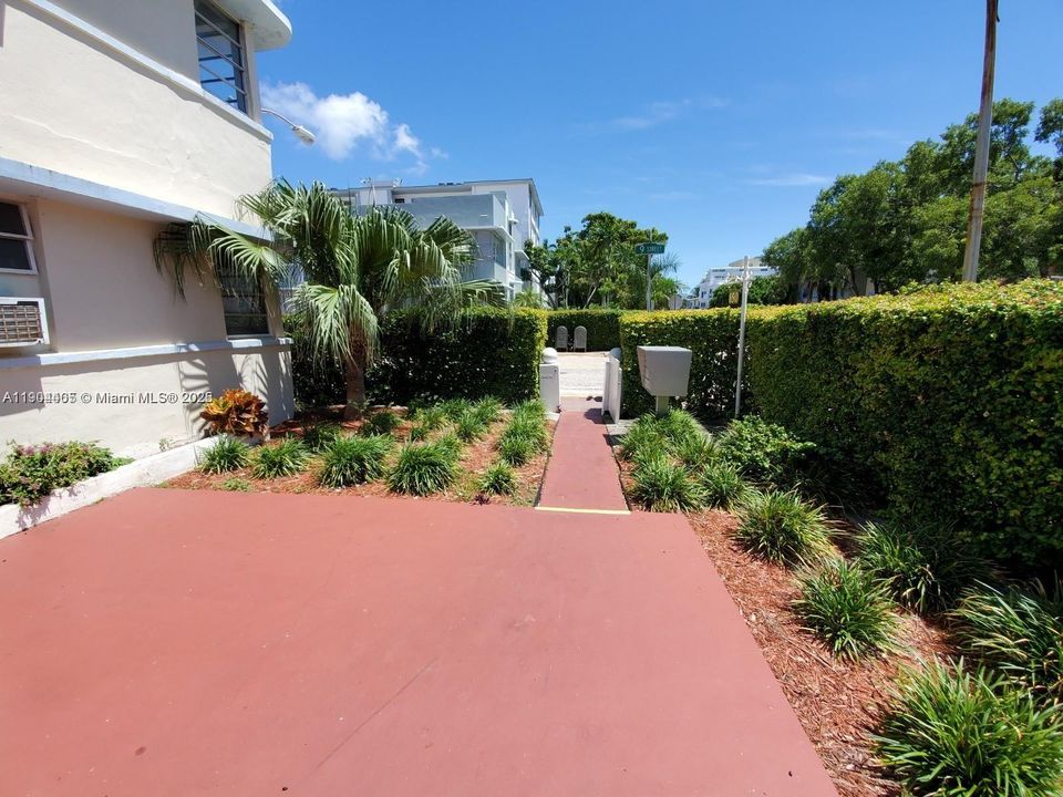 出租: $1,600 (0 贝兹, 1 浴室, 450 平方英尺)