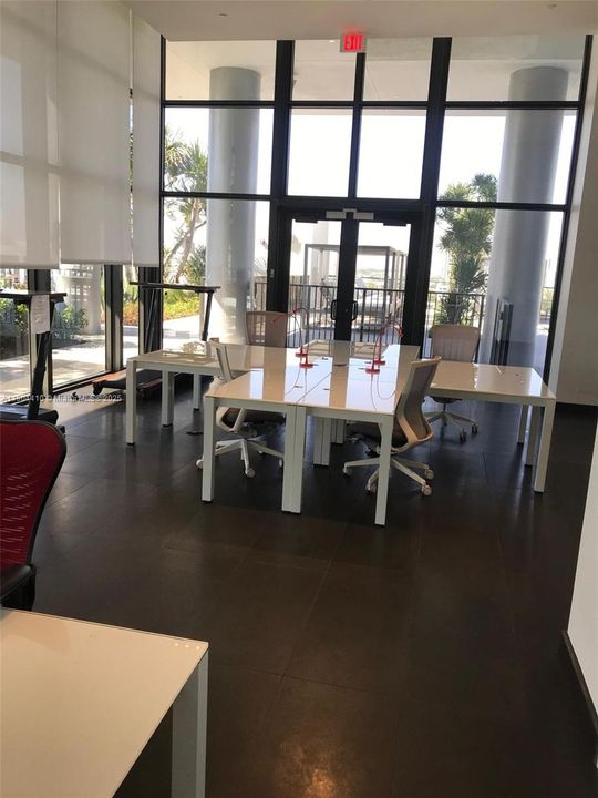 待售: $550,000 (2 贝兹, 2 浴室, 1018 平方英尺)