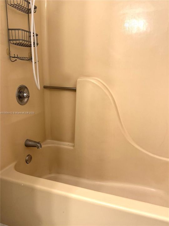 Recently Rented: $2,700 (3 beds, 2 baths, 1056 Square Feet)