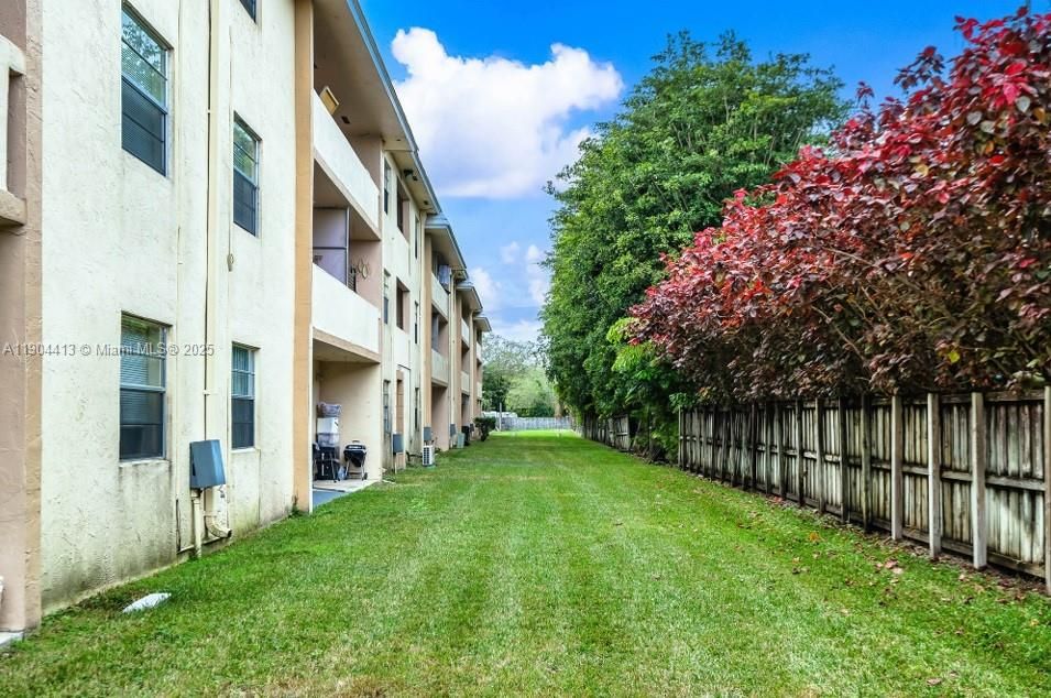 For Rent: $2,100 (2 beds, 1 baths, 761 Square Feet)