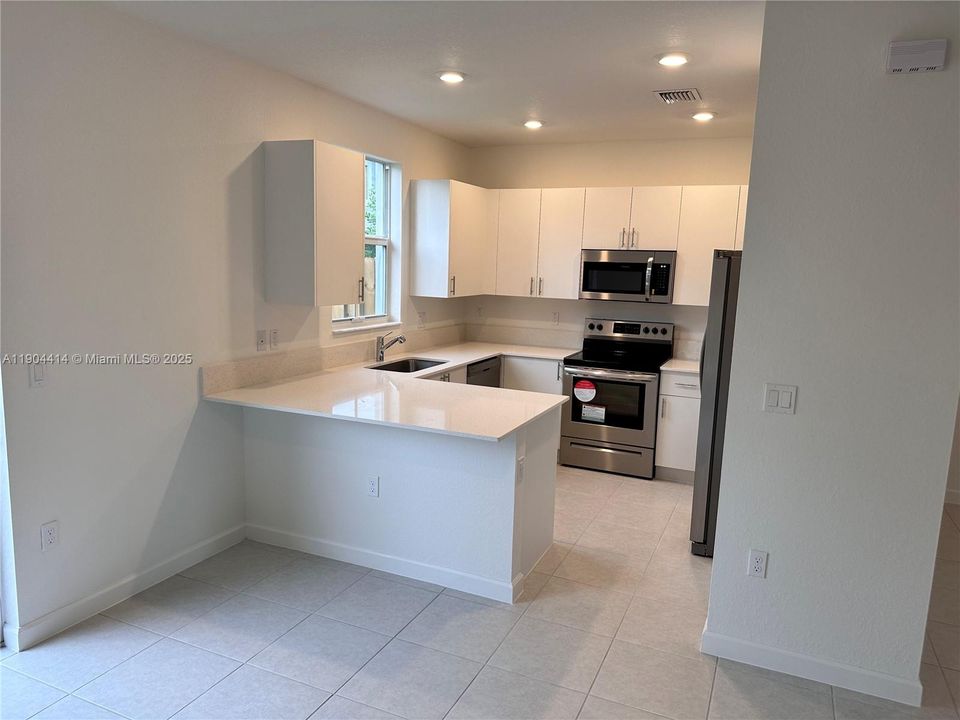 For Rent: $3,950 (3 beds, 2 baths, 1508 Square Feet)