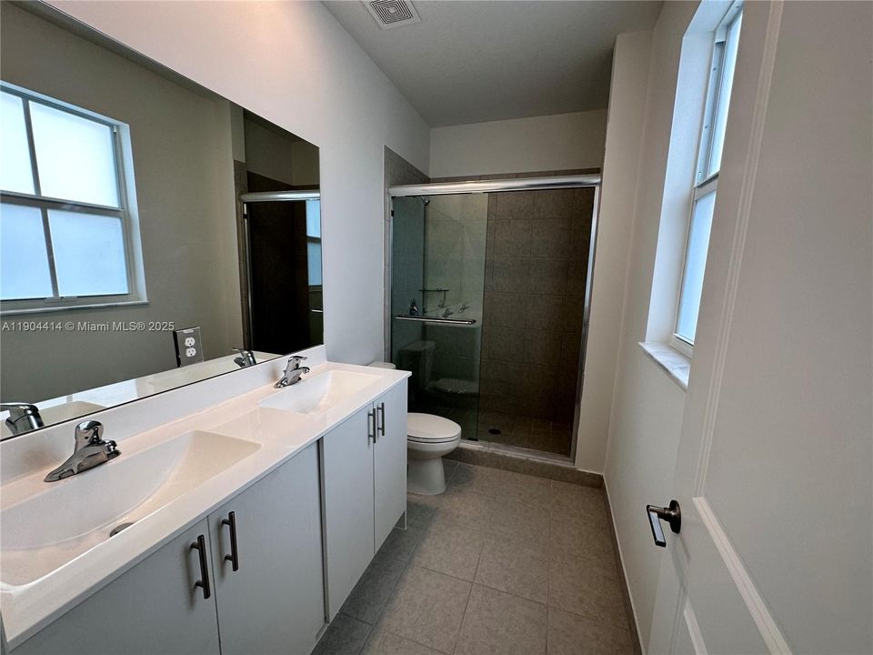 For Rent: $3,950 (3 beds, 2 baths, 1508 Square Feet)