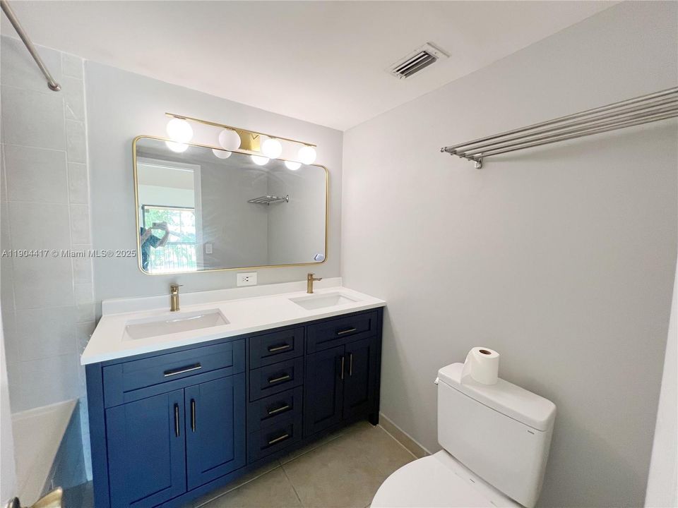 For Sale: $457,000 (2 beds, 2 baths, 1152 Square Feet)