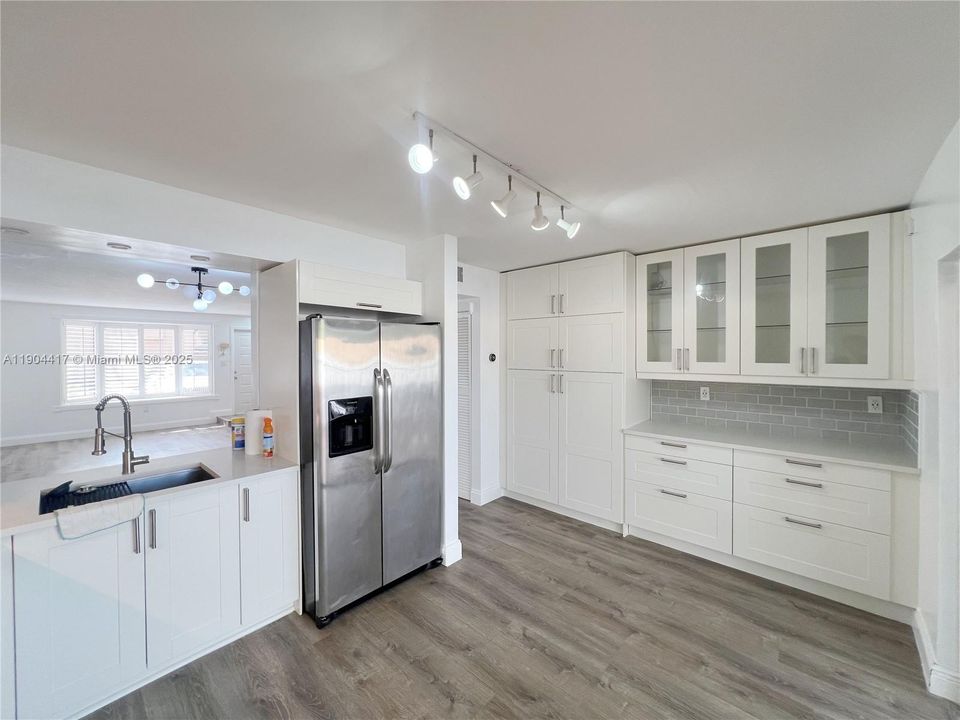 For Sale: $457,000 (2 beds, 2 baths, 1152 Square Feet)