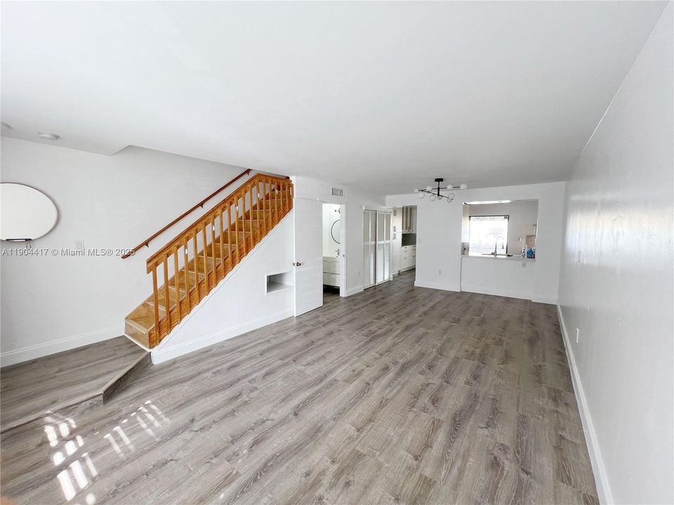 For Sale: $457,000 (2 beds, 2 baths, 1152 Square Feet)