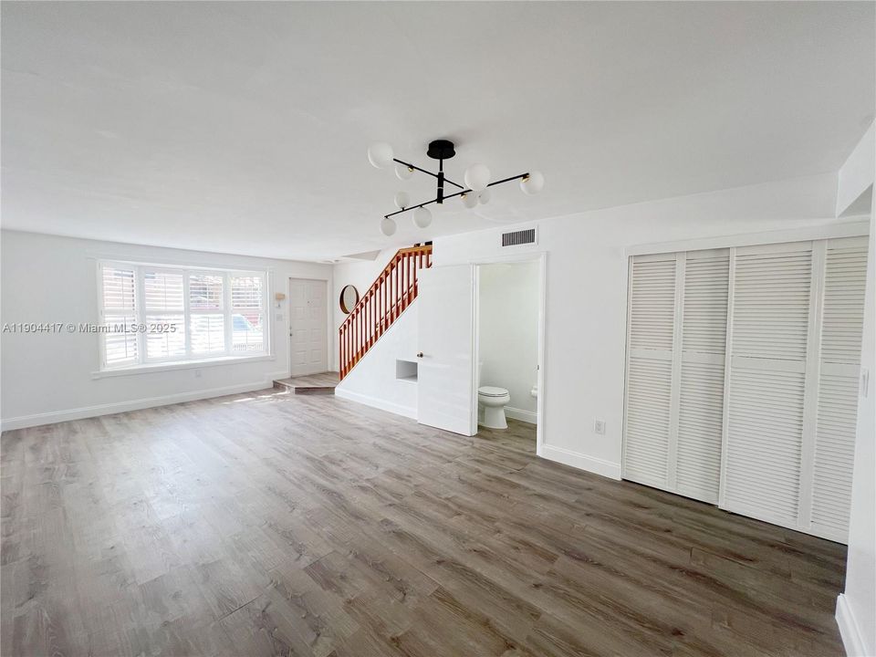 For Sale: $457,000 (2 beds, 2 baths, 1152 Square Feet)