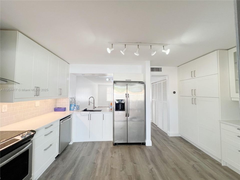 For Sale: $457,000 (2 beds, 2 baths, 1152 Square Feet)