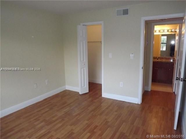 Active With Contract: $1,800 (1 beds, 1 baths, 586 Square Feet)