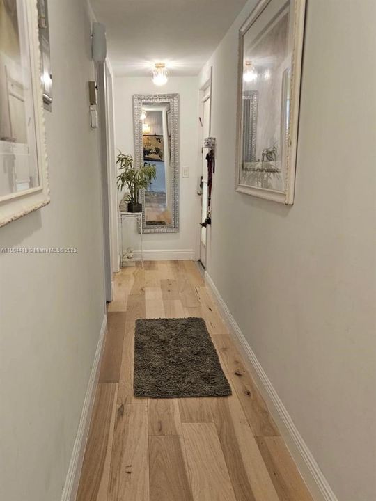 For Sale: $135,000 (1 beds, 1 baths, 810 Square Feet)