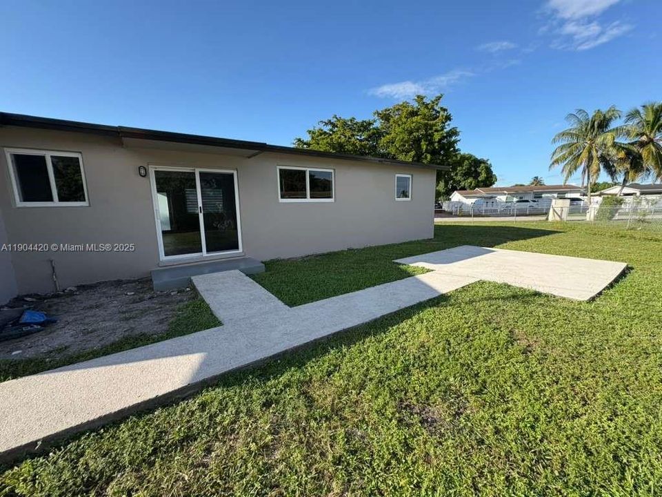 For Sale: $548,900 (4 beds, 2 baths, 1200 Square Feet)