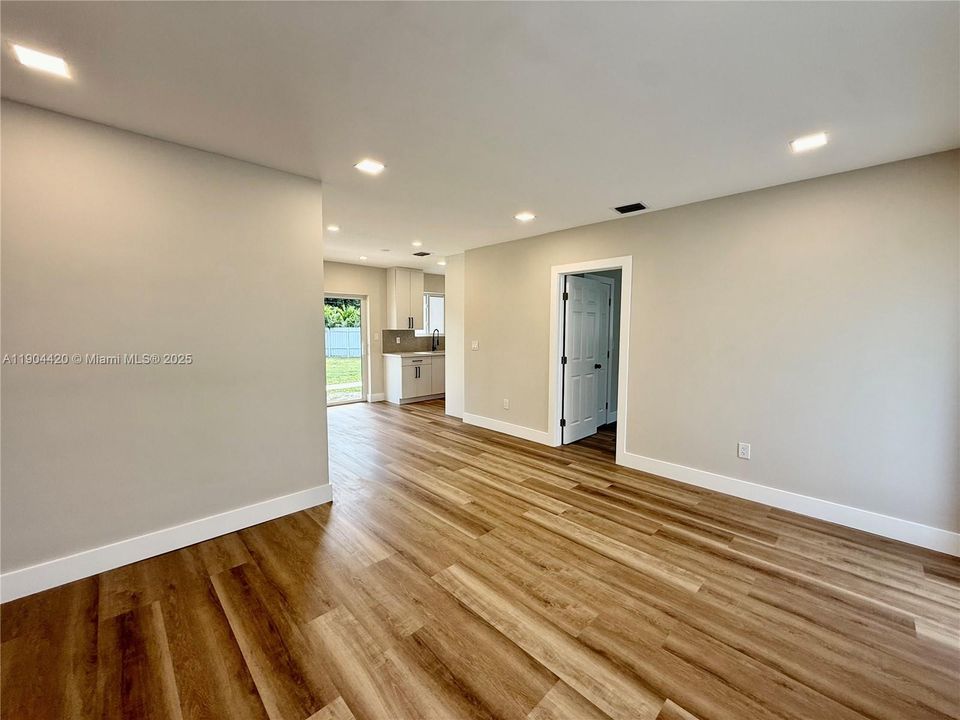 For Sale: $548,900 (4 beds, 2 baths, 1200 Square Feet)