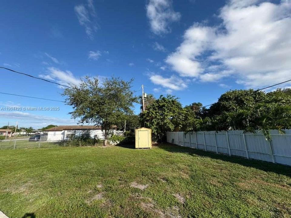 For Sale: $548,900 (4 beds, 2 baths, 1200 Square Feet)