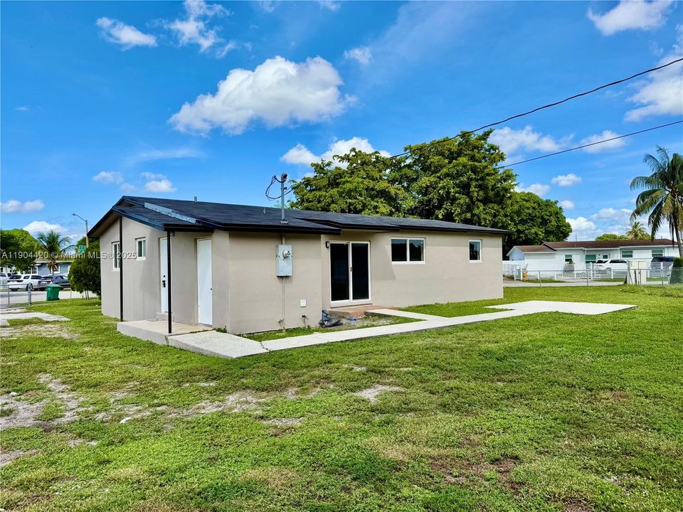For Sale: $548,900 (4 beds, 2 baths, 1200 Square Feet)