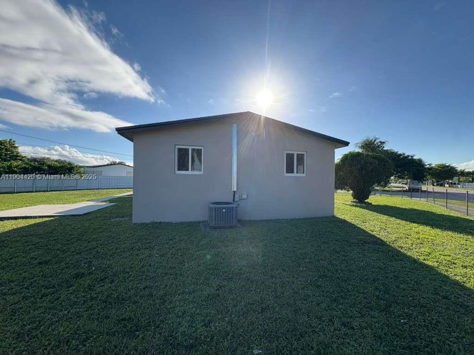 For Sale: $548,900 (4 beds, 2 baths, 1200 Square Feet)