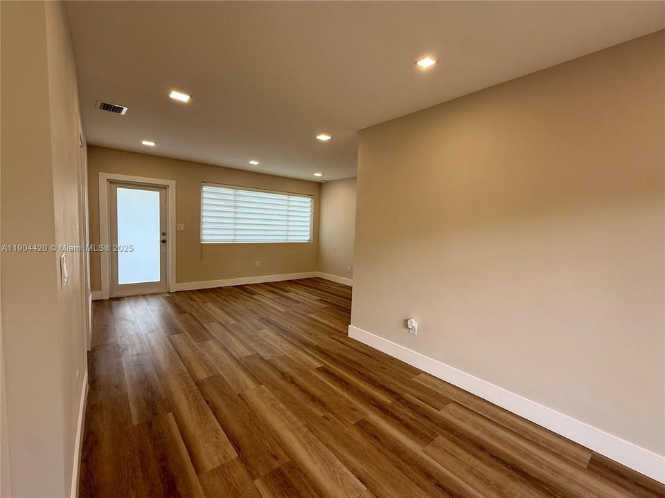 For Sale: $548,900 (4 beds, 2 baths, 1200 Square Feet)