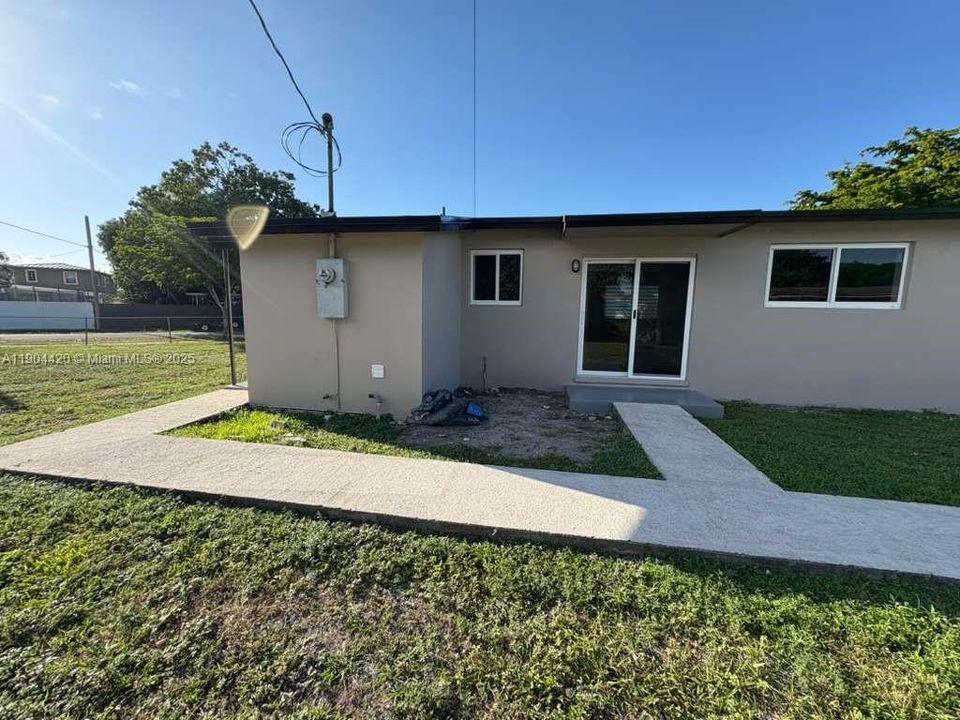 For Sale: $548,900 (4 beds, 2 baths, 1200 Square Feet)