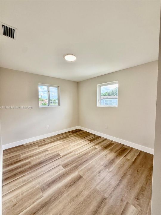 For Sale: $548,900 (4 beds, 2 baths, 1200 Square Feet)