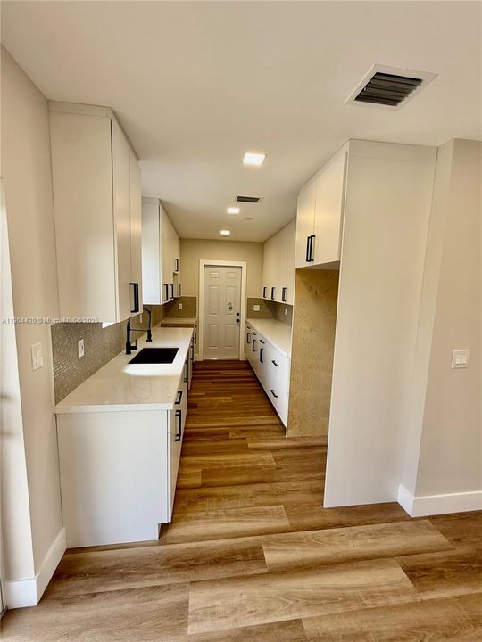 For Sale: $548,900 (4 beds, 2 baths, 1200 Square Feet)