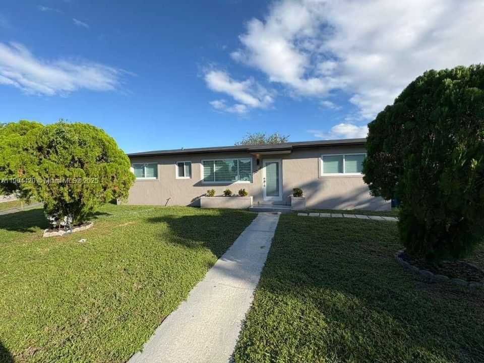 For Sale: $548,900 (4 beds, 2 baths, 1200 Square Feet)