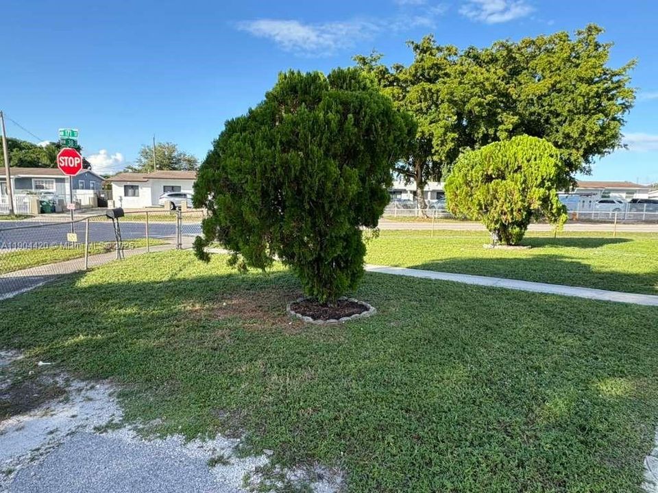 For Sale: $548,900 (4 beds, 2 baths, 1200 Square Feet)