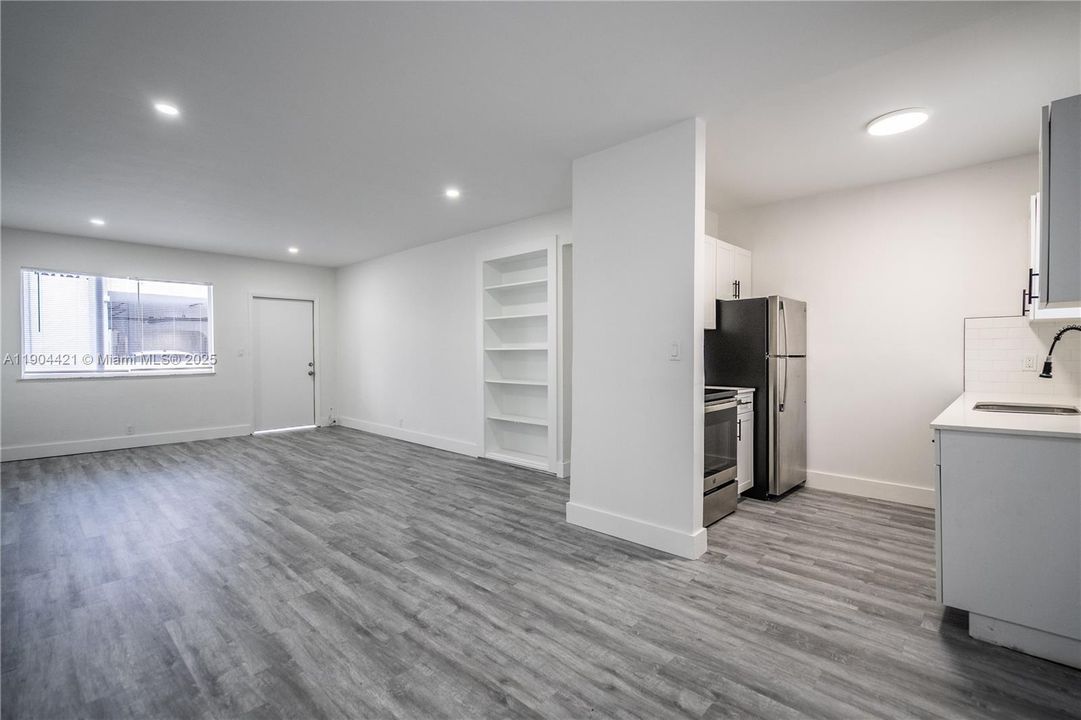 Recently Rented: $1,800 (1 beds, 1 baths, 990 Square Feet)