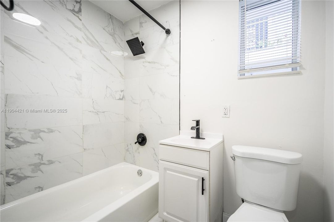 Recently Rented: $1,800 (1 beds, 1 baths, 990 Square Feet)