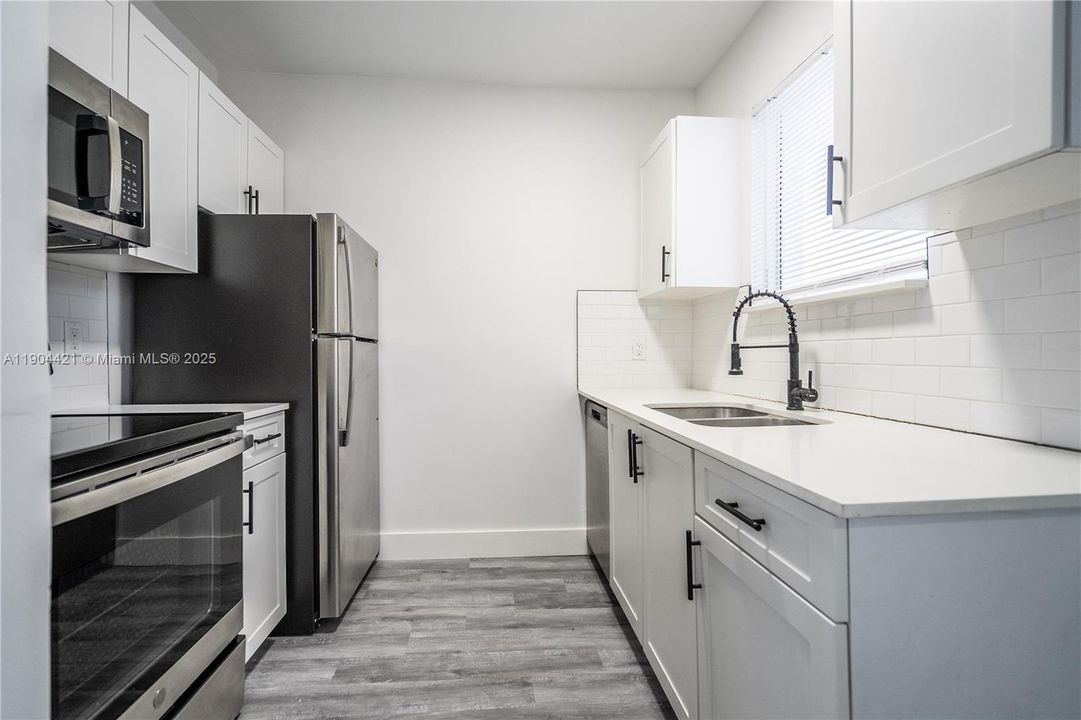 Recently Rented: $1,800 (1 beds, 1 baths, 990 Square Feet)