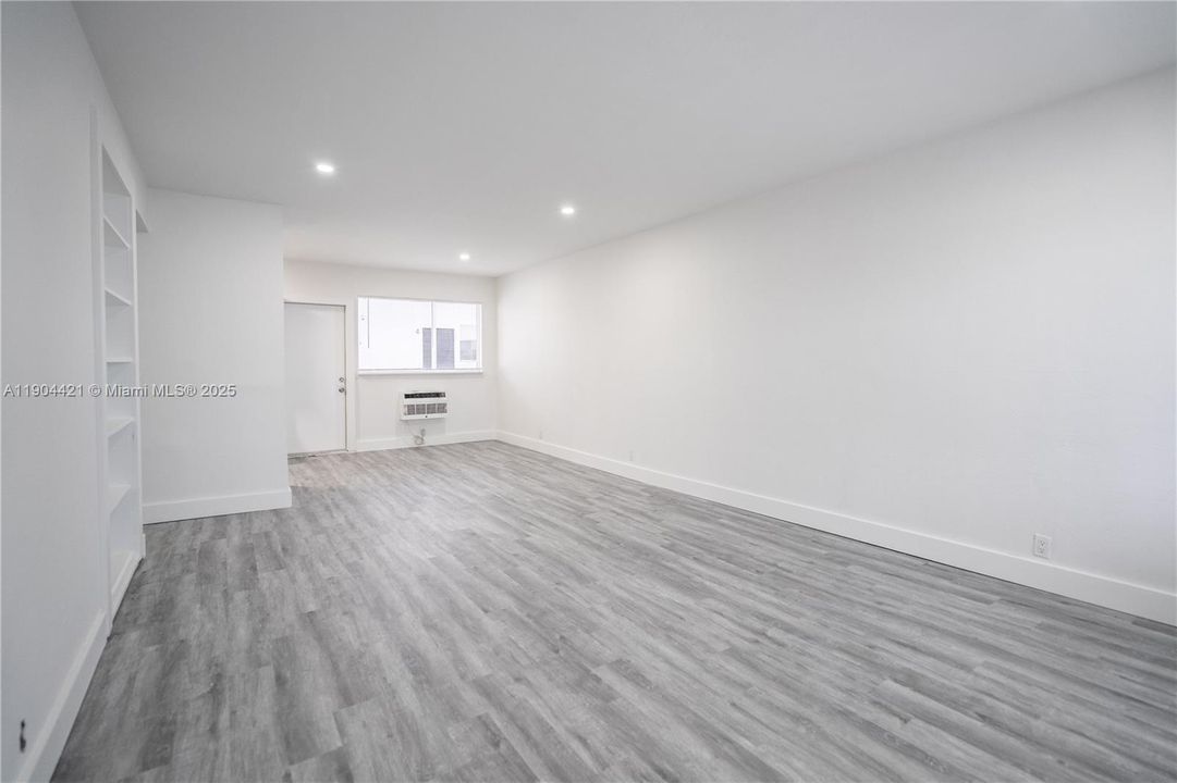 Recently Rented: $1,800 (1 beds, 1 baths, 990 Square Feet)