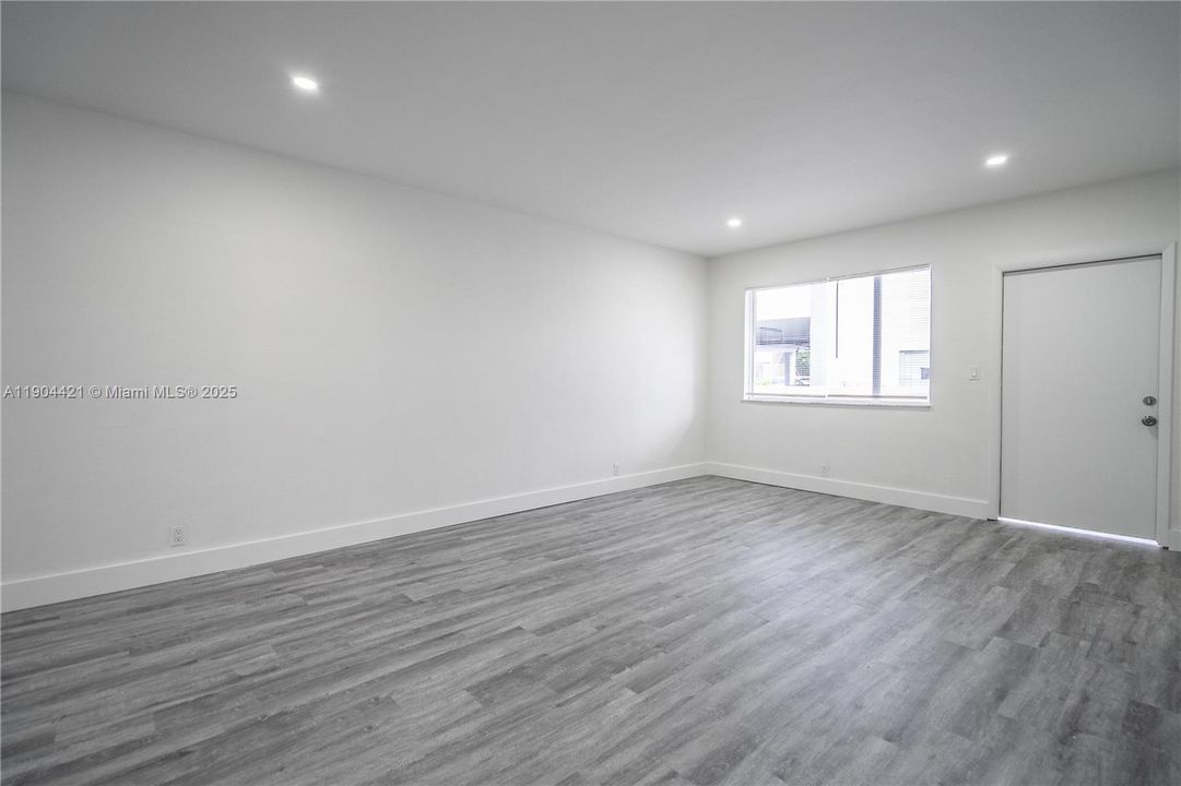 Recently Rented: $1,800 (1 beds, 1 baths, 990 Square Feet)