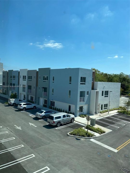 For Rent: $2,750 (2 beds, 2 baths, 1322 Square Feet)