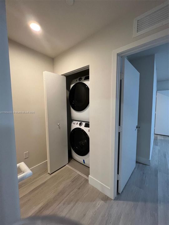 For Rent: $2,750 (2 beds, 2 baths, 1322 Square Feet)