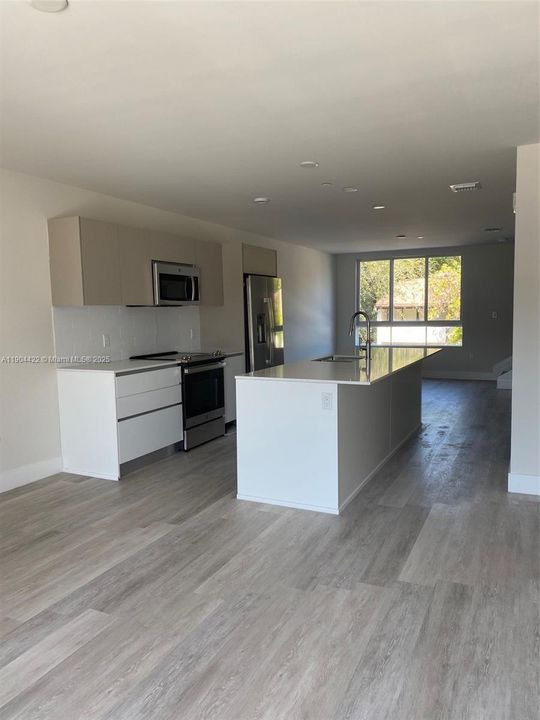 For Rent: $2,750 (2 beds, 2 baths, 1322 Square Feet)