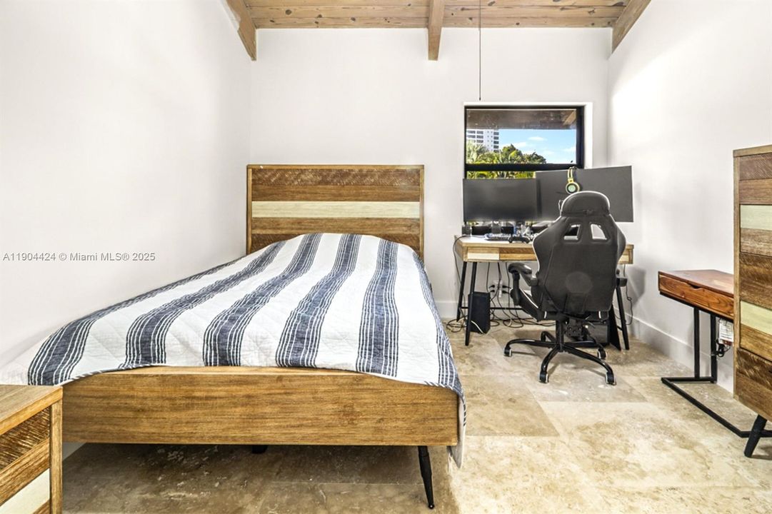 For Rent: $5,250 (3 beds, 2 baths, 1624 Square Feet)