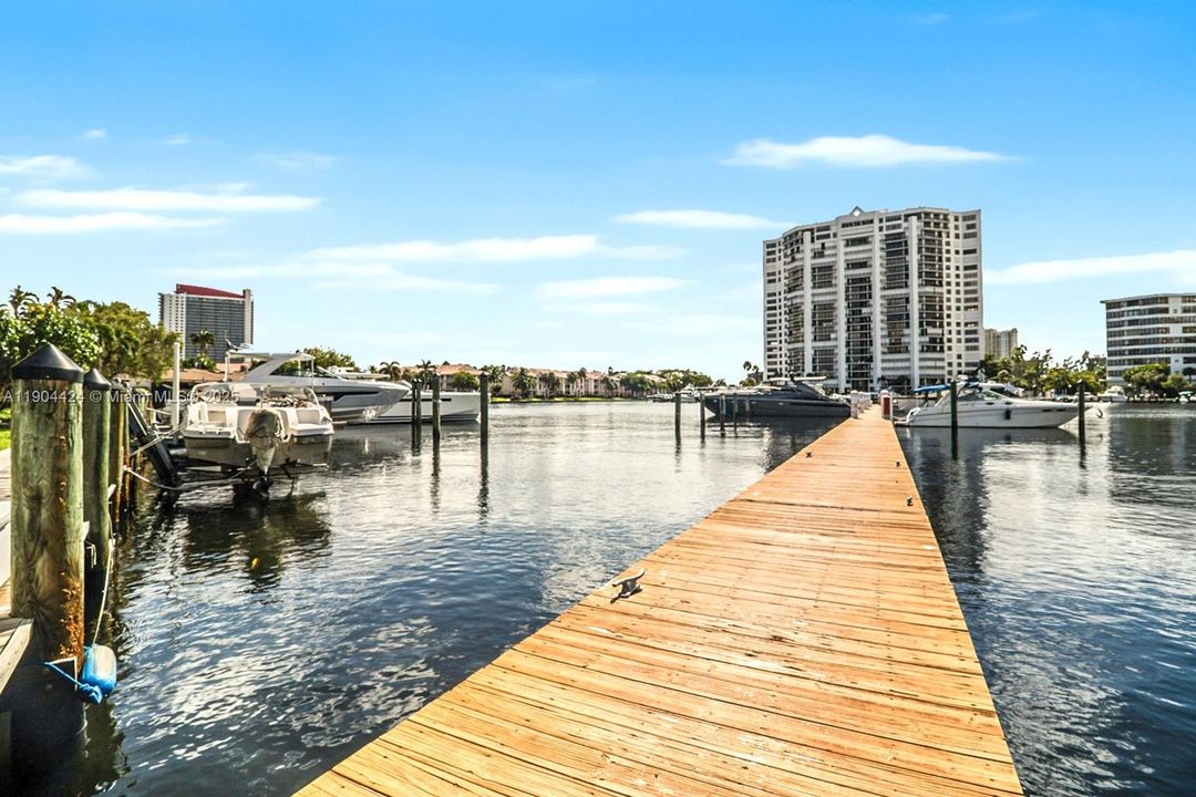 For Rent: $5,250 (3 beds, 2 baths, 1624 Square Feet)