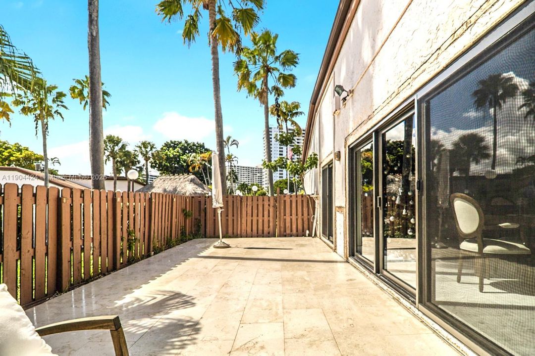 For Rent: $5,250 (3 beds, 2 baths, 1624 Square Feet)