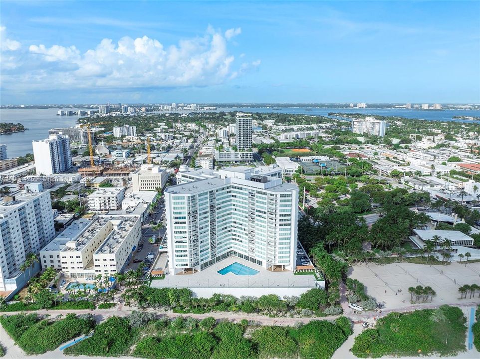 待售: $390,000 (1 贝兹, 2 浴室, 912 平方英尺)