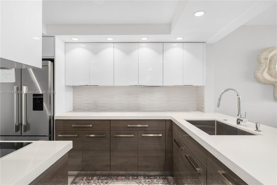 For Sale: $599,000 (1 beds, 1 baths, 1048 Square Feet)