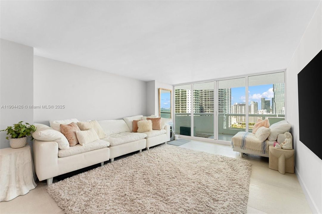 For Sale: $599,000 (1 beds, 1 baths, 1048 Square Feet)